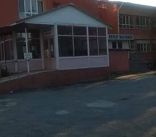 Mahalle muhtarının kullanılmayan hastane bahçesi için otopark olsun talebi 