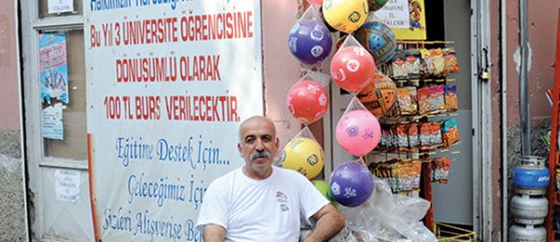 Mahalle bakkalından öğrencilere destek