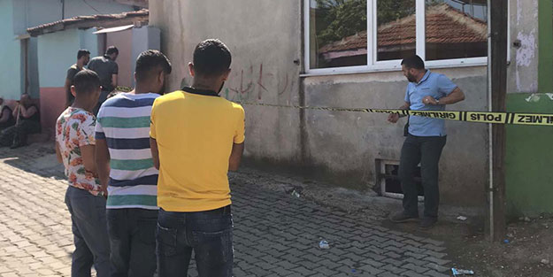 Mahallede karşılaşan husumetlilerin kavgasında kan döküldü!