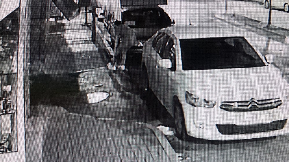 Mahallede uyuşturucu sattırmayınca böyle vuruldular 