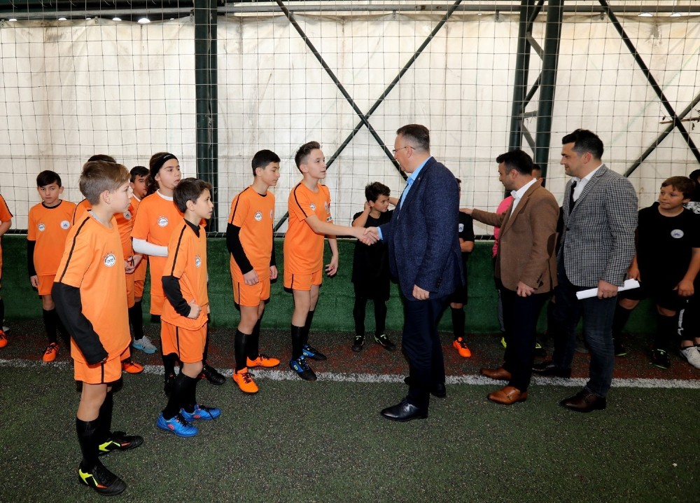 Mahalleler arası Minikler Futbol Turnuvası’nda maçlar devam ediyor 