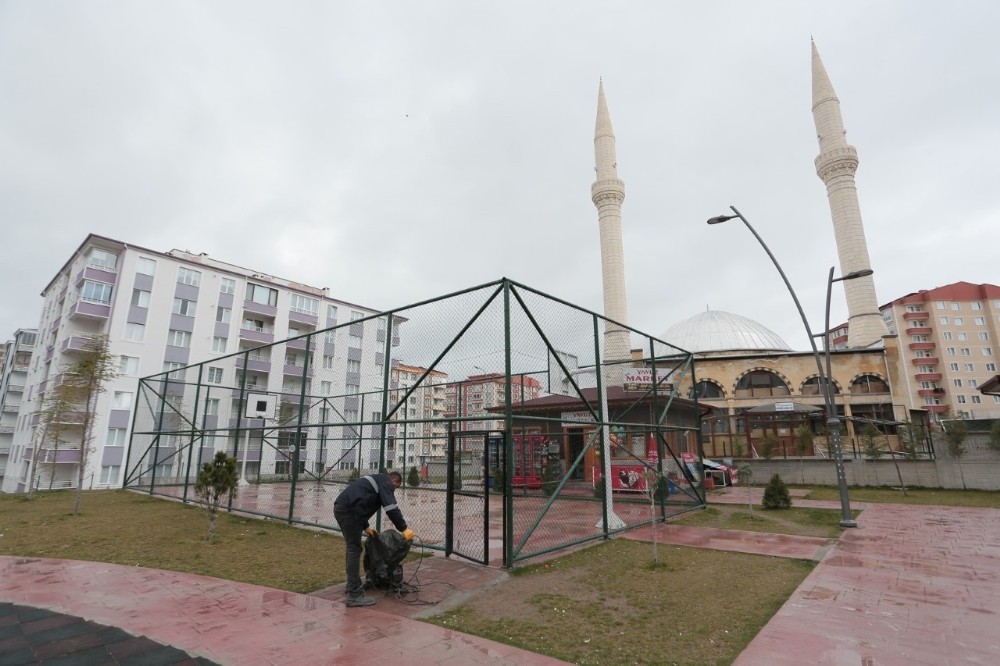 Mahallelerdeki spor sahaları kullanıma kapatıldı 