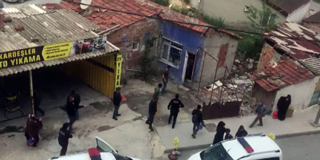 Mahalleli 13 yaşındaki kızın yardımına koştu! 3 kişiyi barakaya kilitleyip polisi çağırdılar