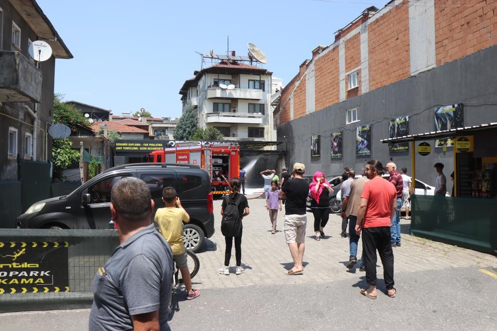 Mahalleli korkudan sokağa döküldü