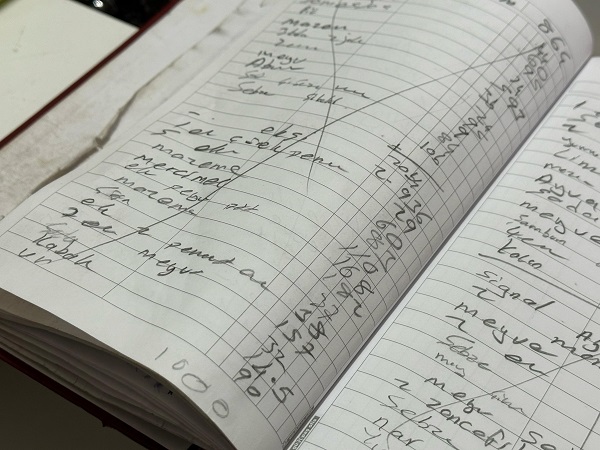 Mahalleli şaşkın! Kim bu hayırseverler?