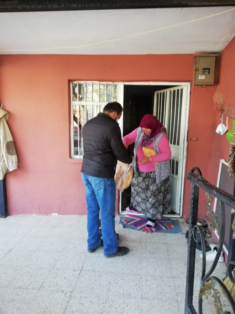 Mahalleli sokağa çıkma kısıtlamalarında komşularını unutmadı 