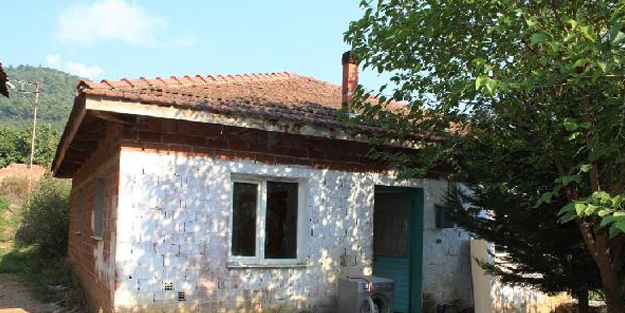 Mahalleli yayladayken evlerini soydular