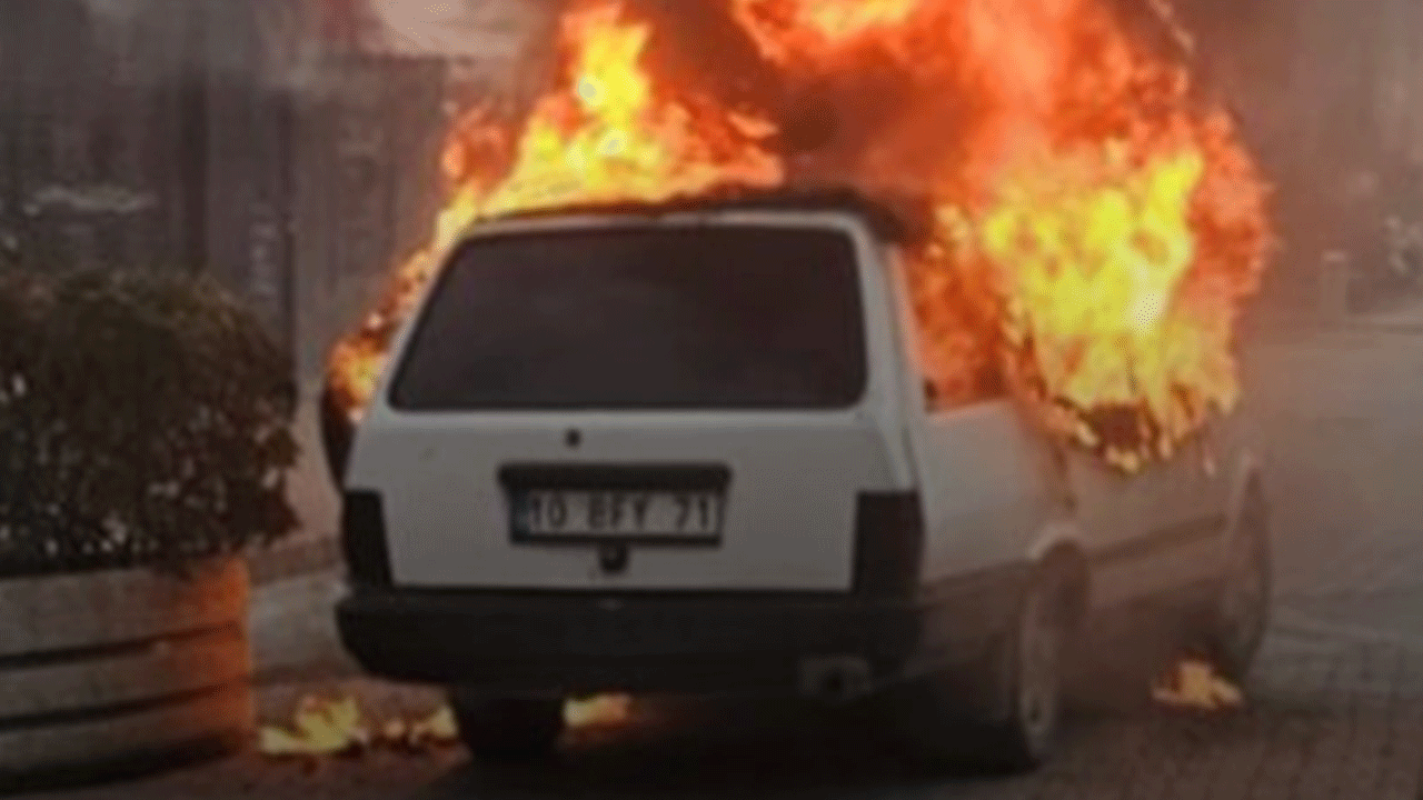 Mahallenin ortasında büyük panik! Tofaş alev alev yandı!