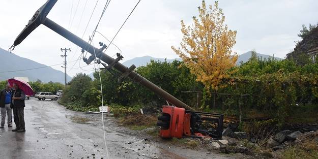 Mahalleyi elektriksiz bırakan olay!
