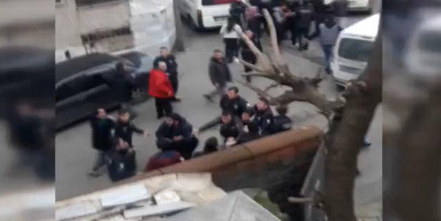 Mahalle kavgasında ortalık karıştı, polis zor ayırdı!