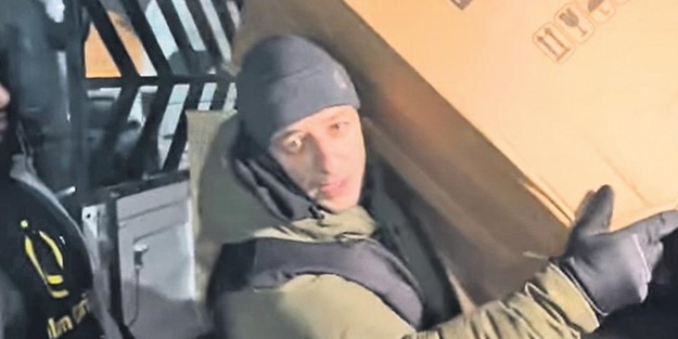 Maher Zain depremzedelere yemek dağıttı