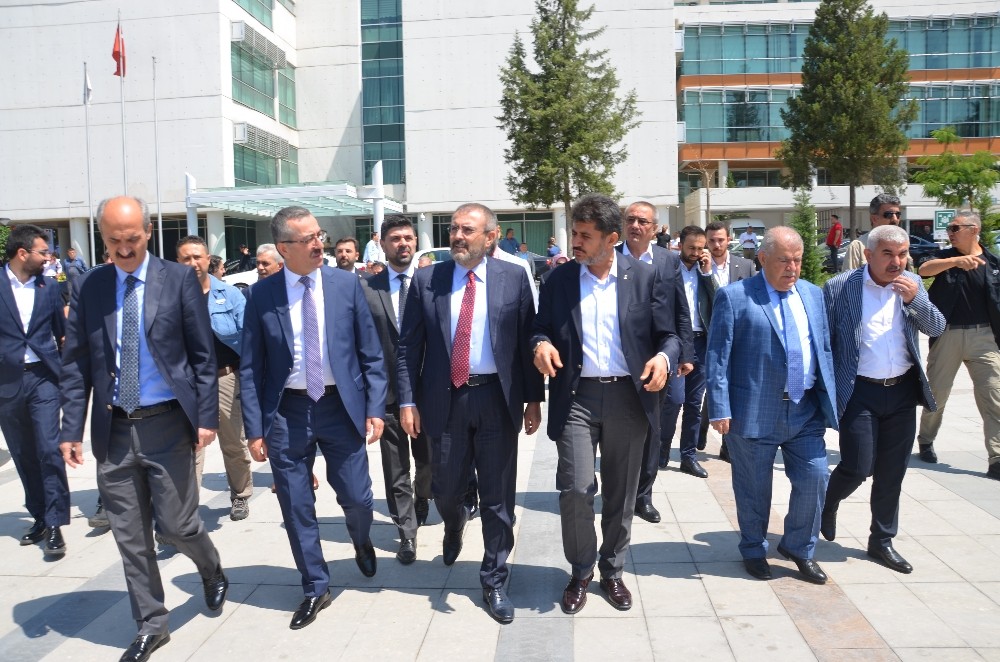 Mahir Ünal Milli İrade Meydanını gezdi 