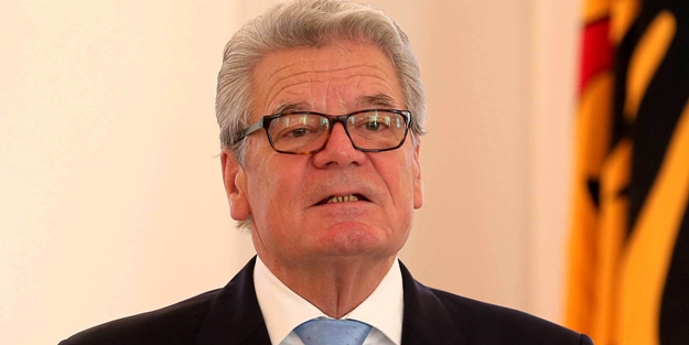 Mahkeme, Gauck'a küfür ve hakareti serbest bıraktı!