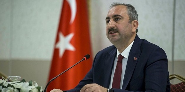 Mahkeme kararlarının bağlayıcılığı eleştirilemeyeceği anlamına gelmez