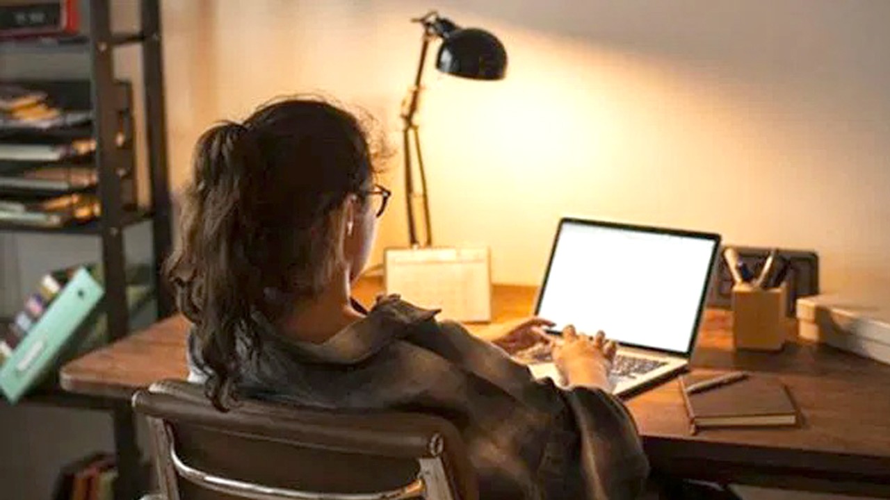 Mahkemeden emsal karar: Kadın çalışana tam zamanlı evden çalışma hakkı