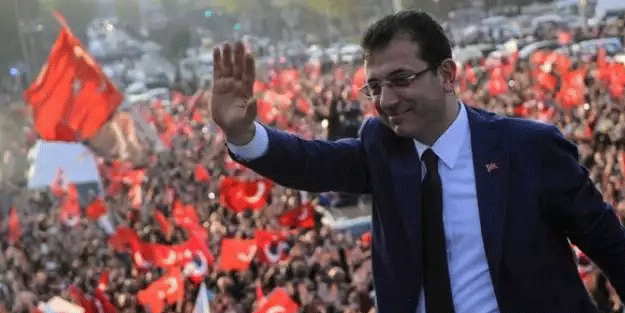 Mahkemeye düştü, CHP’lileri Saraçhane’ye çağırdı İmamoğlu’na destek Meral Hanım’dan