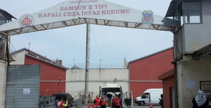Mahkum, infaz koruma memurunu jiletle ağır yaraladı