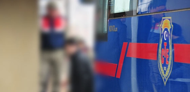 Komedi gibi olay: Mahkumlar kırmızı ışıkta...