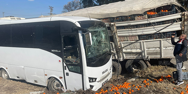 Mahkumları taşıyan cezaevi aracı kamyon ile çarpıştı! Çok sayıda yaralı var