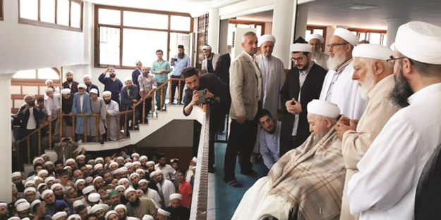 Mahmut Efendi uzun zaman sonra ihvanla buluştu