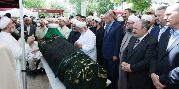 Mahmut Efendi'nin tabutunun üzerindeki siyah örtünün sırrı ortaya çıktı