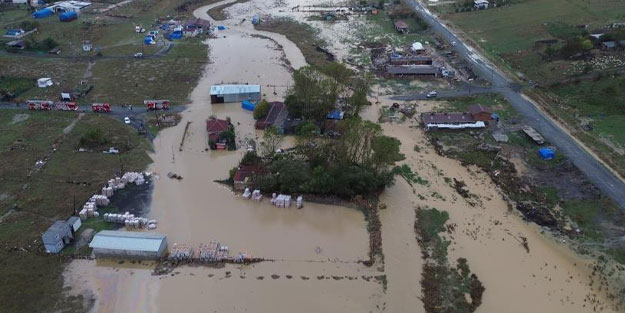 Mahsur kalan adamı itfaiye kurtardı
