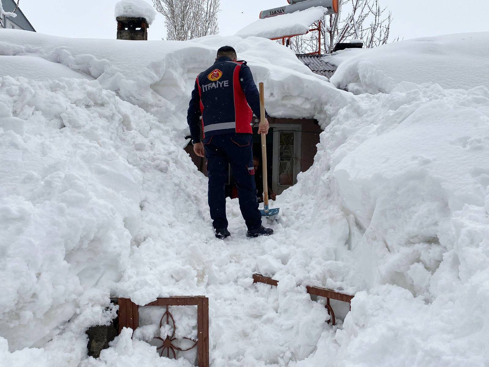 Mahsur kalan aile için seferber oldular