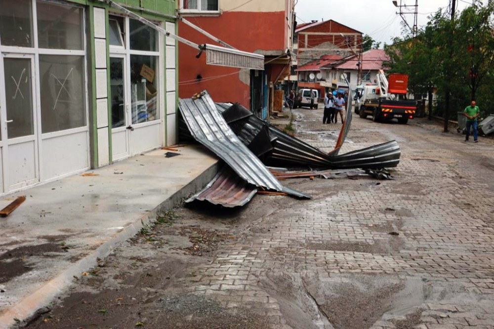 Mahsur kalan fındık işçileri kurtarıldı 