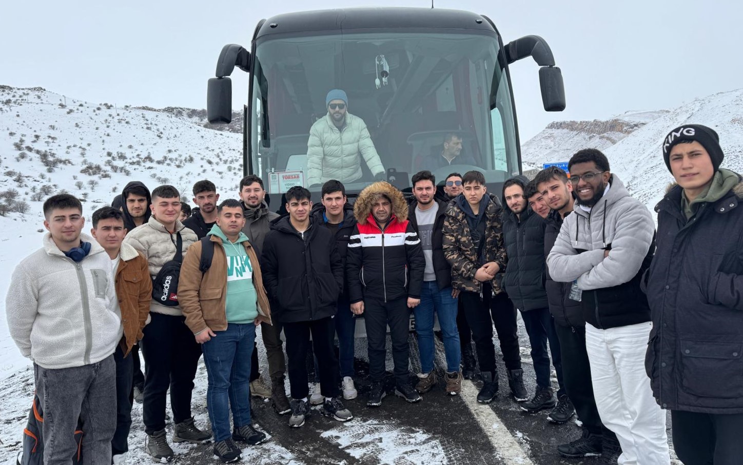 Mahsur kalan öğrenciler kurtarıldı