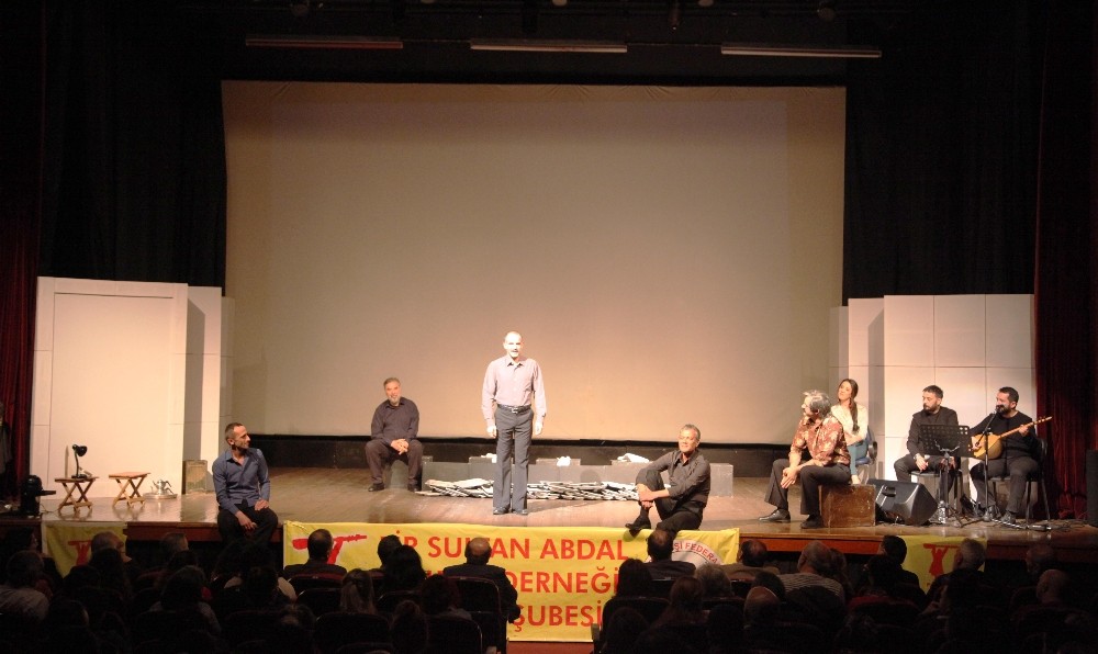 Mahzuni Şerif’i anlatan oyun Kartal’da sanatseverlerle buluştu 