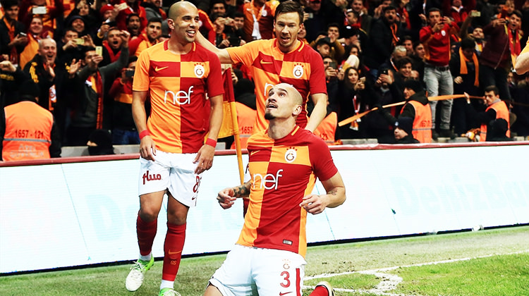 Maicon'un frikik golü dış basında!