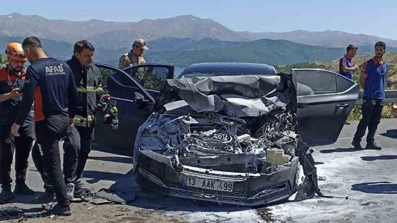 Makam aracı TIR’a çarpan kaymakam ile şoförü ve koruması yaralandı