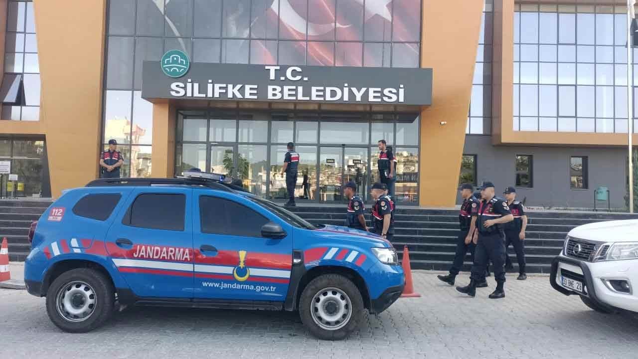 Makam aracında dolar, ‘bağış’ kılıfıyla rüşvet! Silifke Belediyesi’nde 'kutu kutu' vurgun!