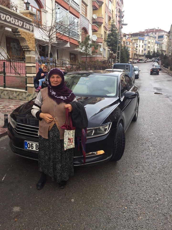 Makam aracını Emine teyzeye tahsis etti 