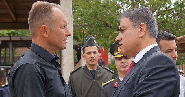 Makamına oturmadan şehit ailelerine ziyarete gitti