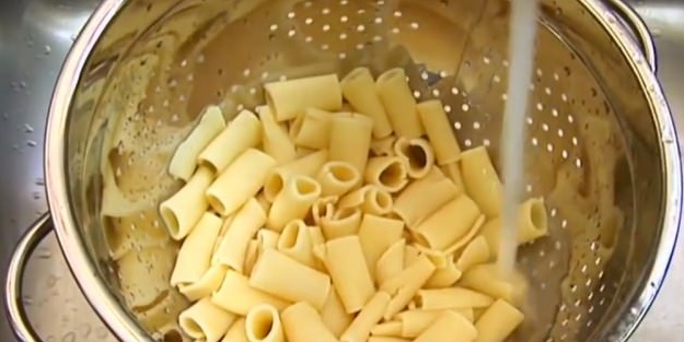 Makarna salatası nasıl yapılır?