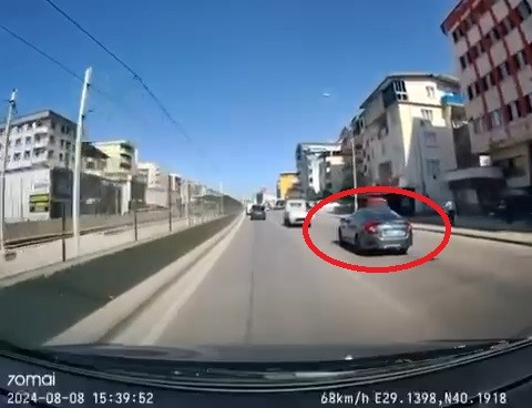 Makas atarken bariyere saplandı