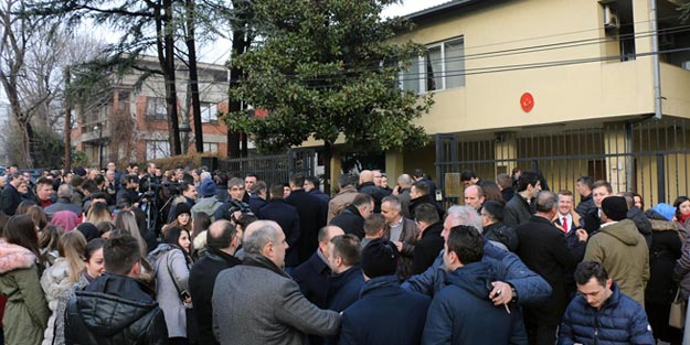 Makedonya'da FETÖ tepkisi! Yüzlerce kişi toplandı