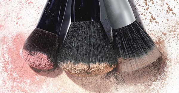 Makyaj fırçalarını temizleyerek bakın hangi hastalıklardan korunuyorsunuz!