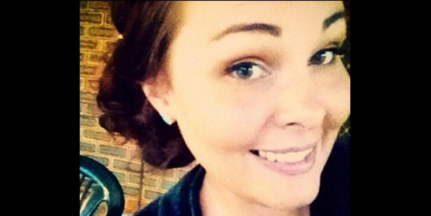 Makyaj fırçası felç etti