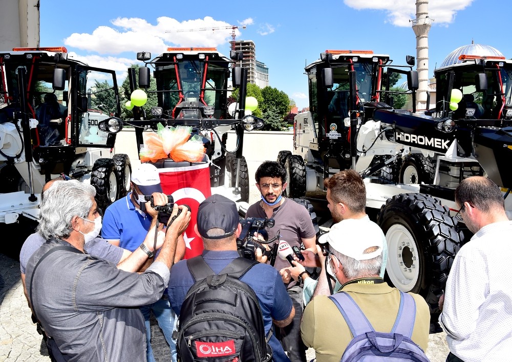 Malatya belediyesine yeni iş makineleri 