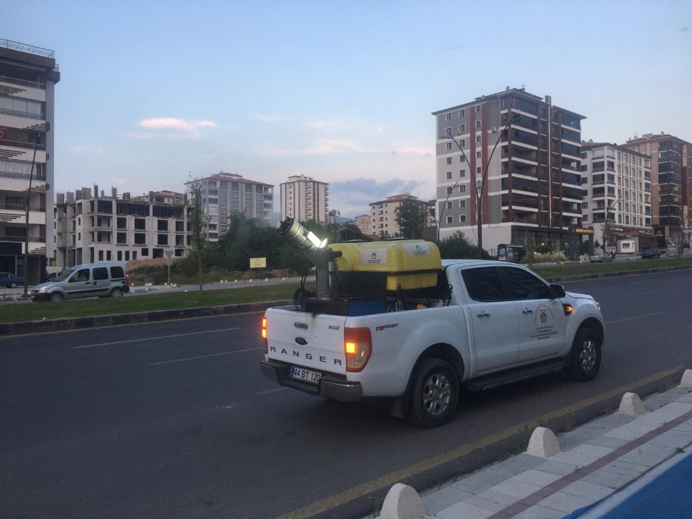 Malatya Büyükşehir 24 ekiple ilaçlama yapıyor 