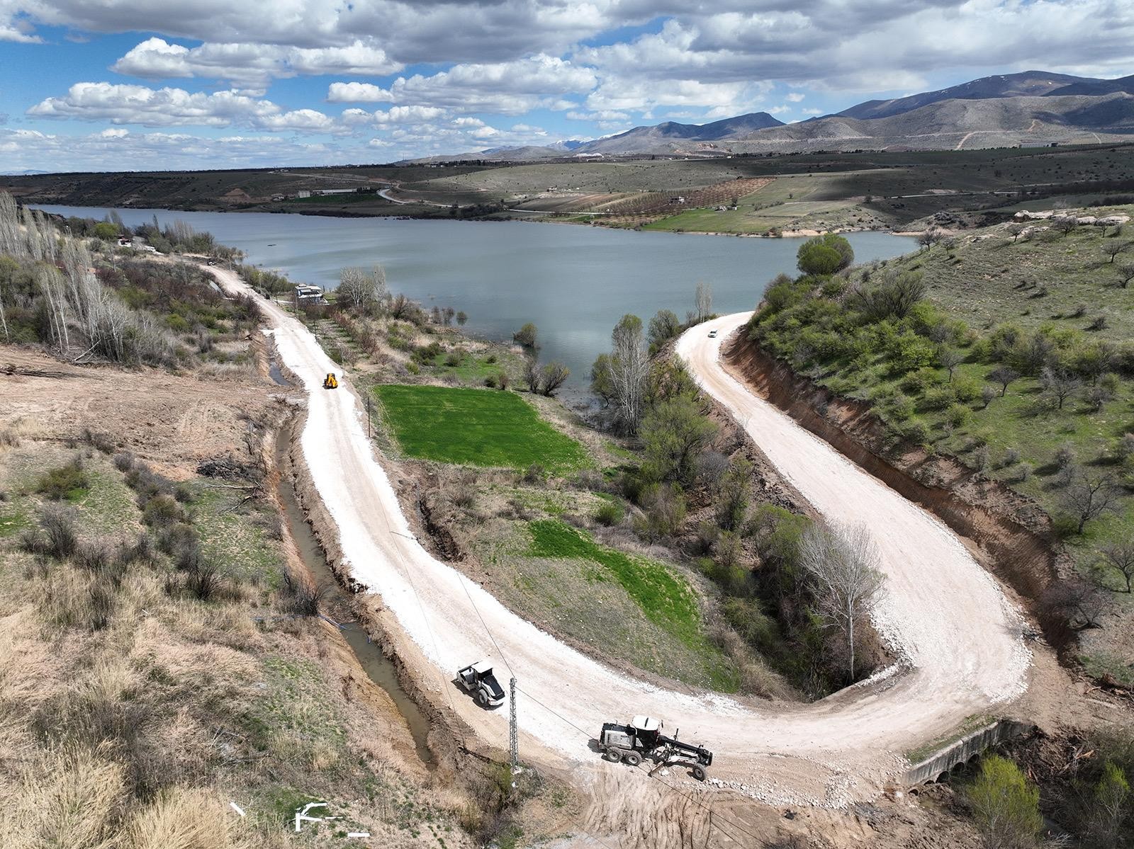 Malatya Büyükşehir Belediyesi Akçadağ'da grup yolunu yeniliyor
