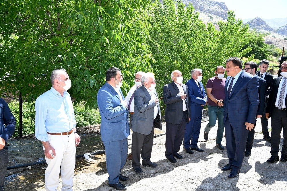 Malatya Büyükşehir Belediyesi, Kadiruşağı yolunu asfaltlıyor 