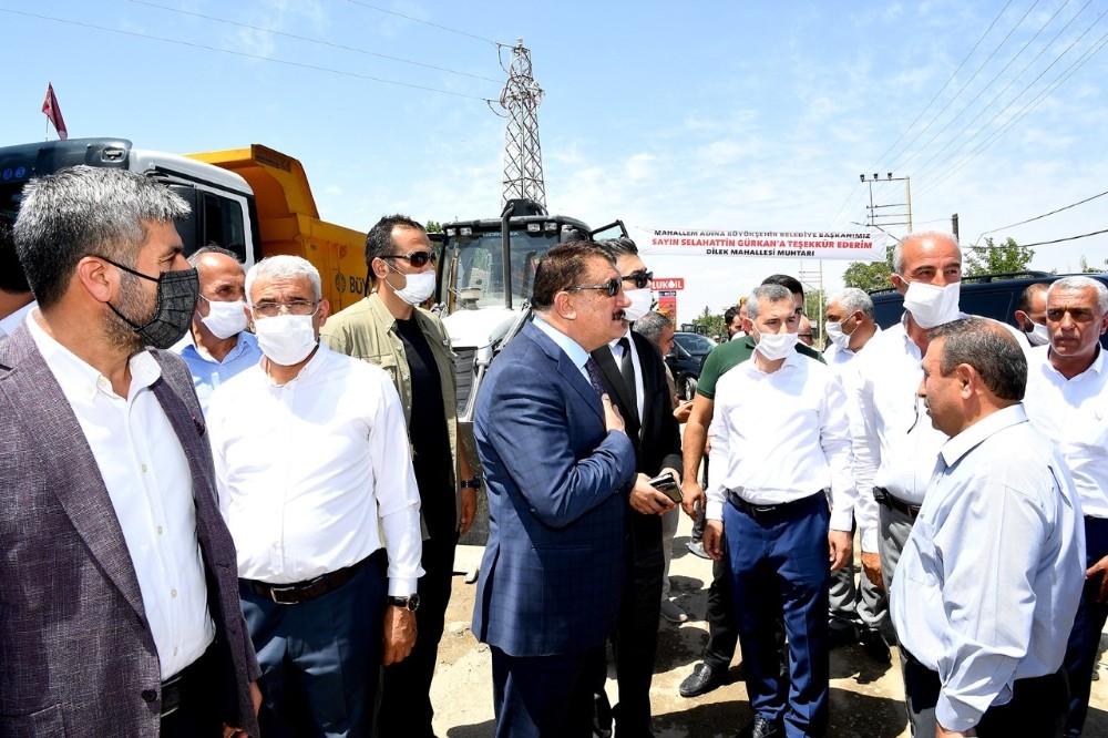 Malatya Büyükşehir Dilek Mahallesi’nin yol sorununu çözüyor 