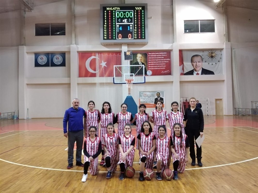 Malatya kız ve erkek takımı yarı finallere katılma hakkı elde etti 