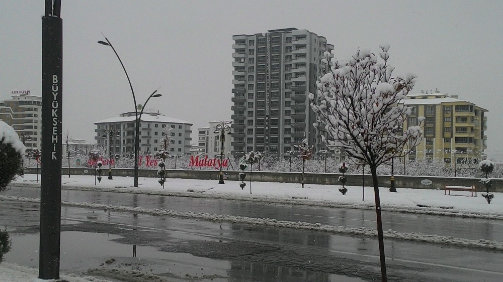 Malatya merkeze mevsimin 2’nci karı düştü 