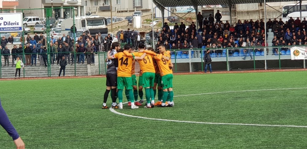 Malatya Yeşilyurt Belediyespor lidere patladı 
