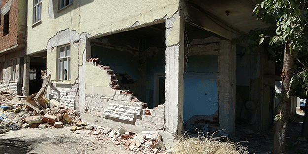 Malatya Yeşilyurt'ta ağır hasarlı bina eylemi!