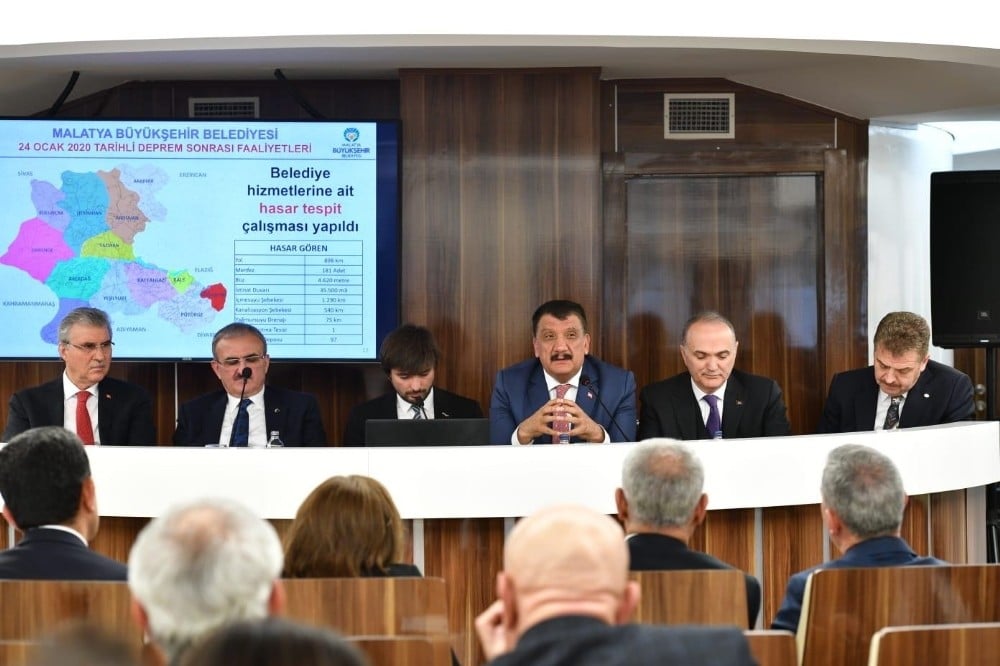 Malatya’da 17 bini aşkın depremzedeye sıcak çorba, yemek, çay ve su ikramı yapıldı 
